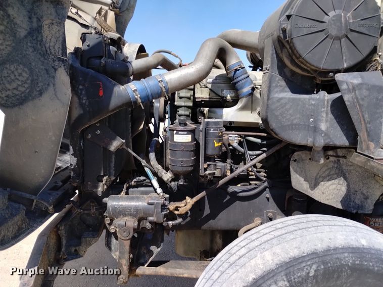 image for item DQ6111 1997 International  9200 water truck