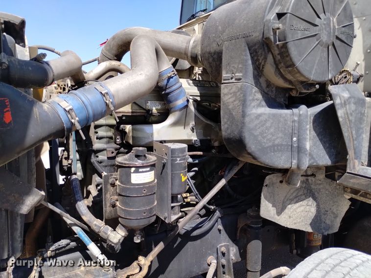 image for item DQ6111 1997 International  9200 water truck