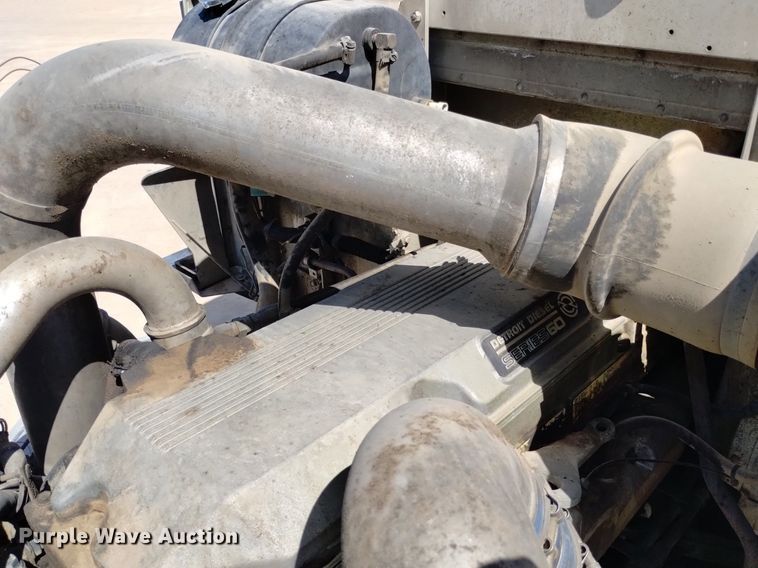 image for item DQ6111 1997 International  9200 water truck