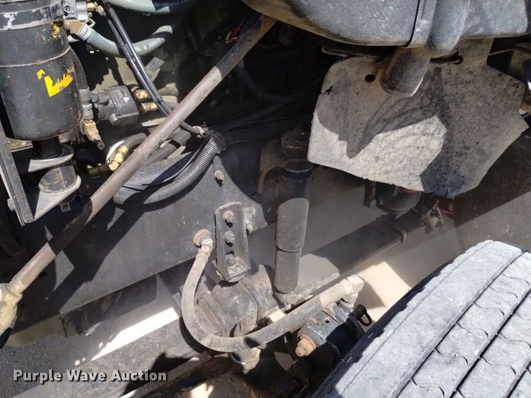 image for item DQ6111 1997 International  9200 water truck