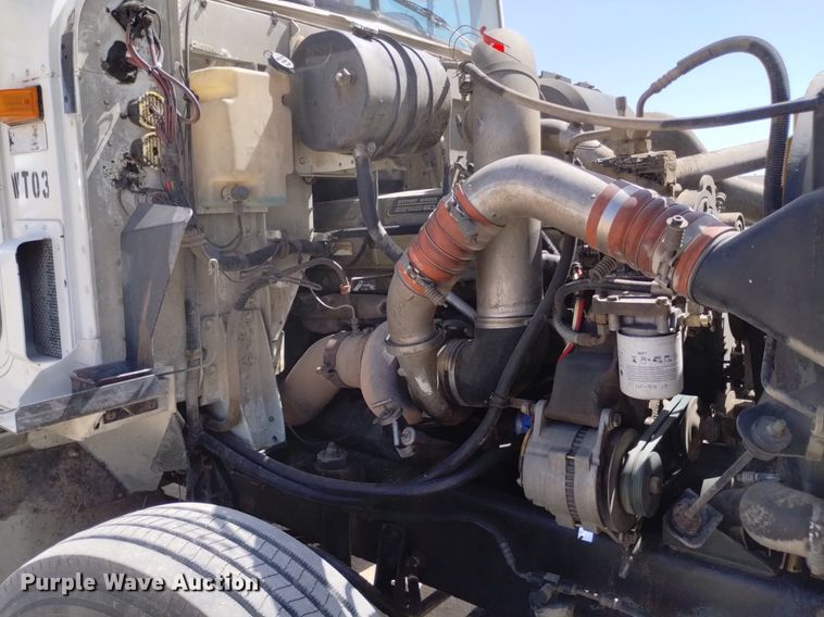 image for item DQ6111 1997 International  9200 water truck