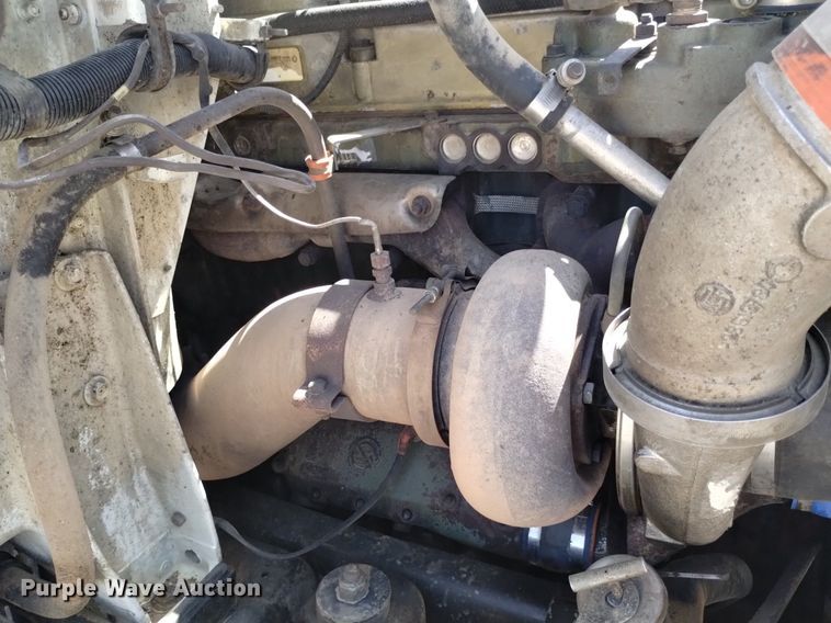 image for item DQ6111 1997 International  9200 water truck