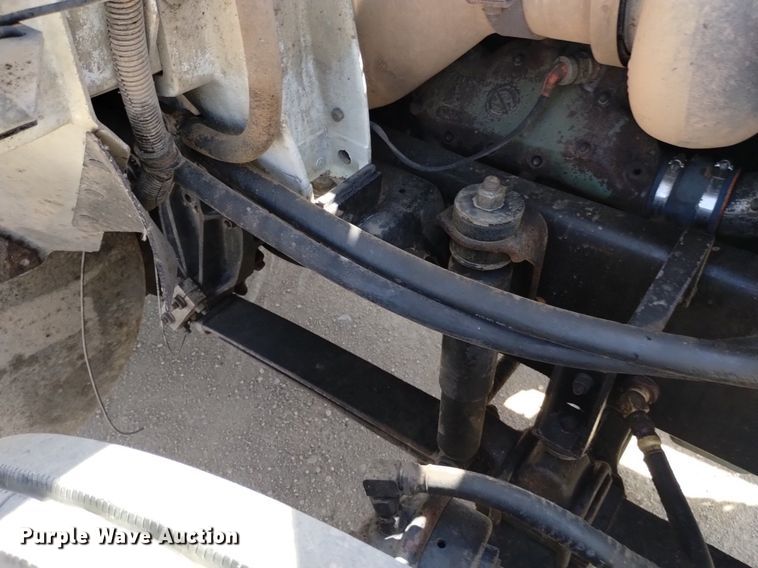 image for item DQ6111 1997 International  9200 water truck