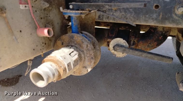 image for item DQ6111 1997 International  9200 water truck