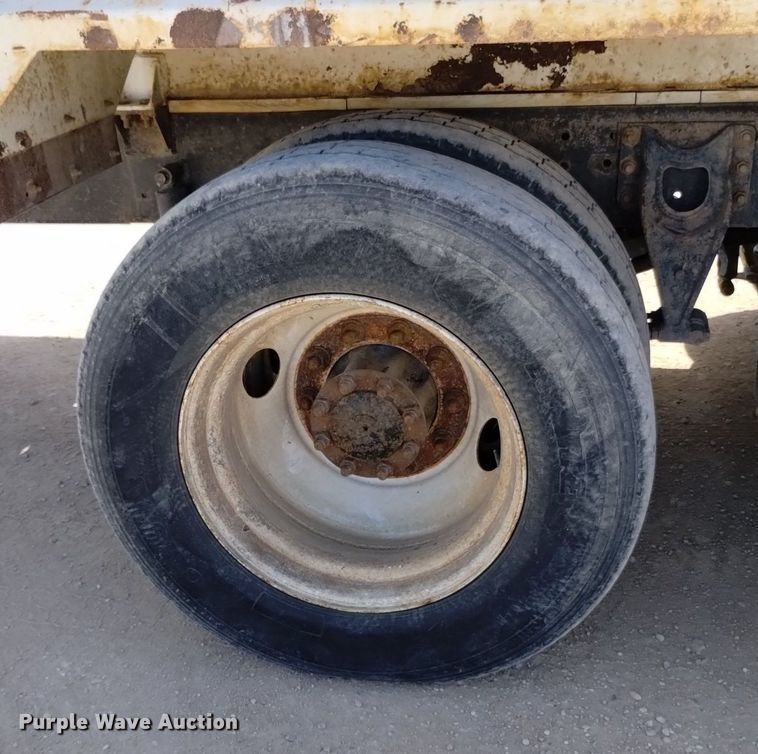 image for item DQ6111 1997 International  9200 water truck