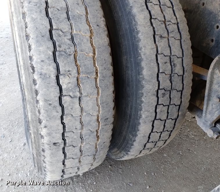 image for item DQ6111 1997 International  9200 water truck