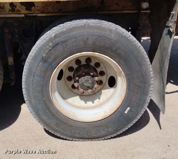 image for item DQ6111 1997 International  9200 water truck