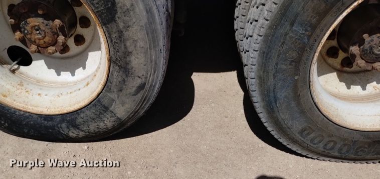 image for item DQ6111 1997 International  9200 water truck