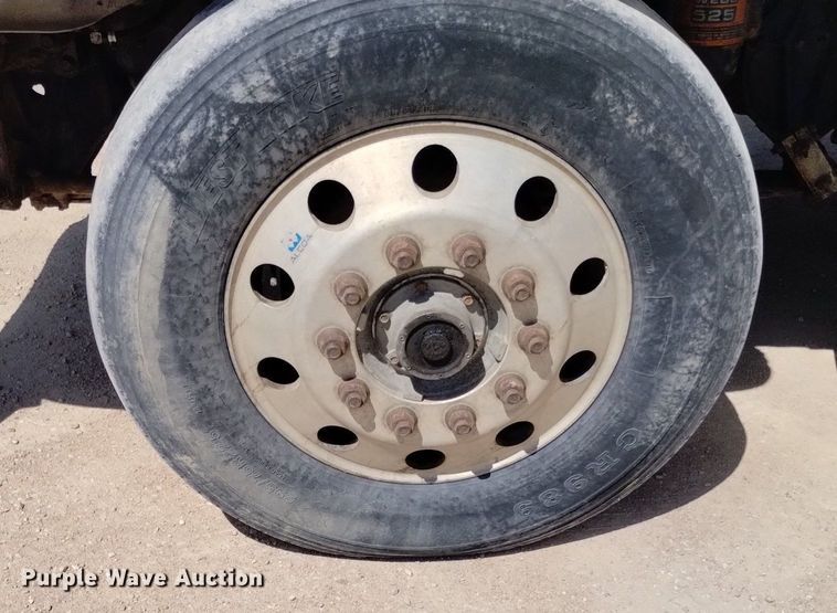 image for item DQ6111 1997 International  9200 water truck