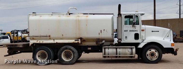 image for item DQ6112 1997 International 9200 water truck