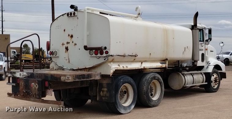 image for item DQ6112 1997 International 9200 water truck