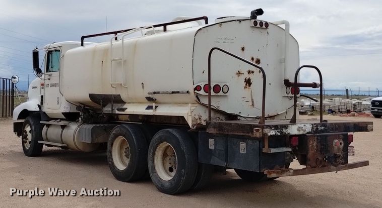 image for item DQ6112 1997 International 9200 water truck