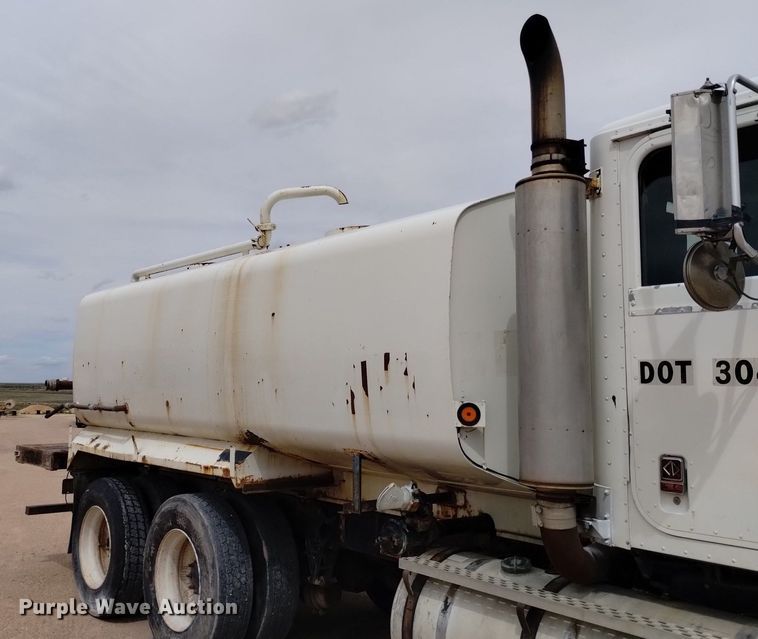 image for item DQ6112 1997 International 9200 water truck
