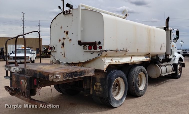 image for item DQ6112 1997 International 9200 water truck