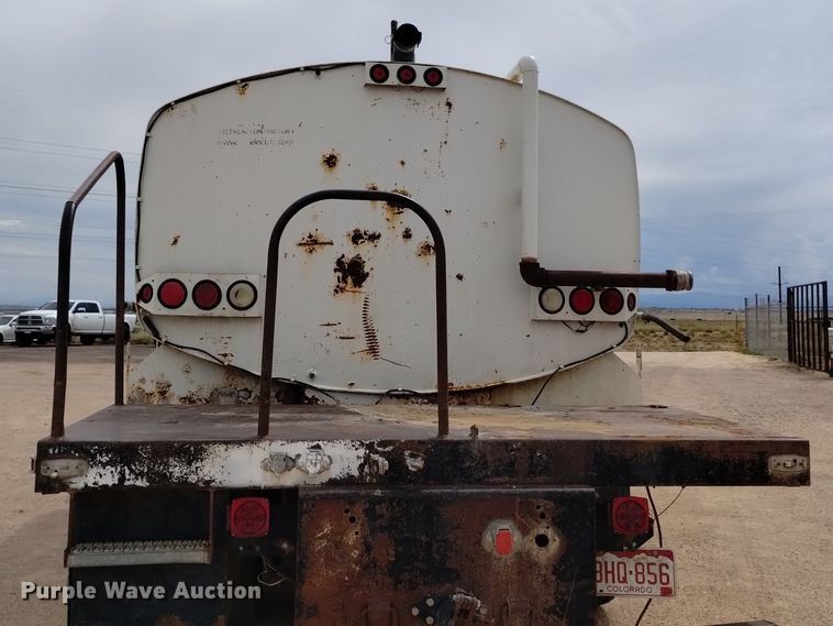 image for item DQ6112 1997 International 9200 water truck