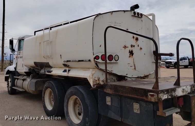 image for item DQ6112 1997 International 9200 water truck