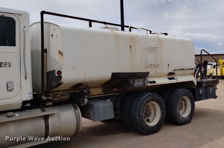 image for item DQ6112 1997 International 9200 water truck