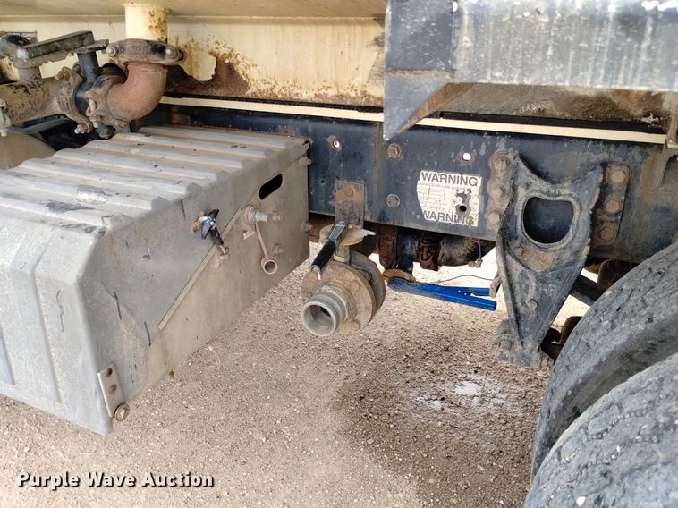 image for item DQ6112 1997 International 9200 water truck