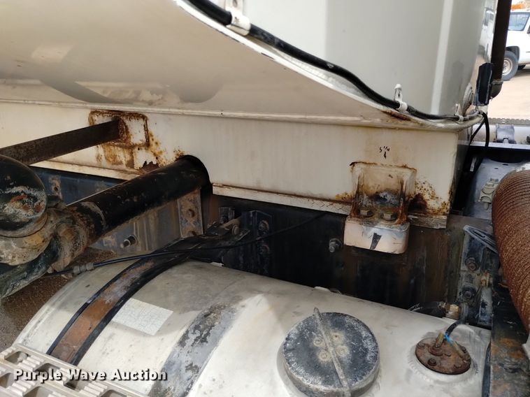 image for item DQ6112 1997 International 9200 water truck