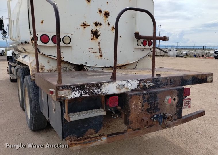 image for item DQ6112 1997 International 9200 water truck