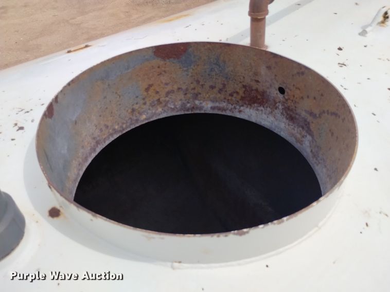 image for item DQ6112 1997 International 9200 water truck