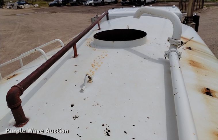 image for item DQ6112 1997 International 9200 water truck