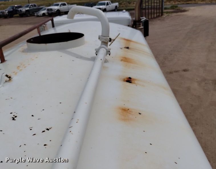 image for item DQ6112 1997 International 9200 water truck