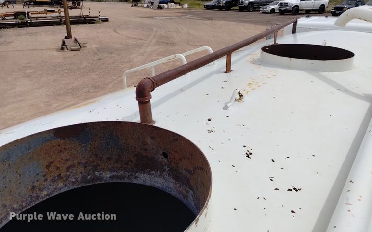 image for item DQ6112 1997 International 9200 water truck