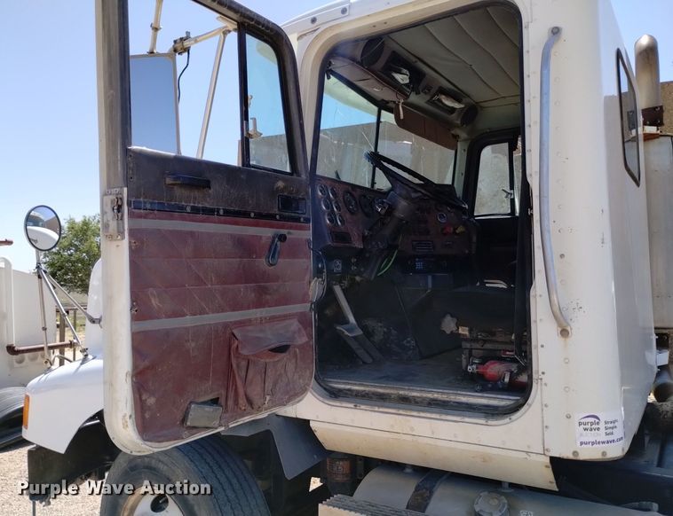 image for item DQ6112 1997 International 9200 water truck