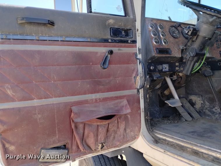 image for item DQ6112 1997 International 9200 water truck