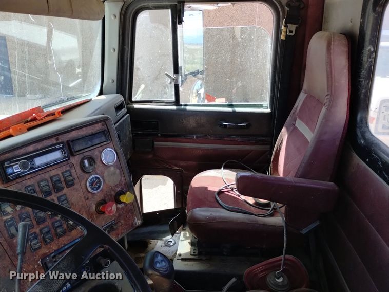 image for item DQ6112 1997 International 9200 water truck