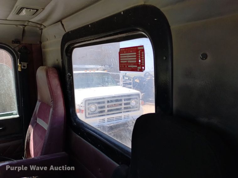 image for item DQ6112 1997 International 9200 water truck