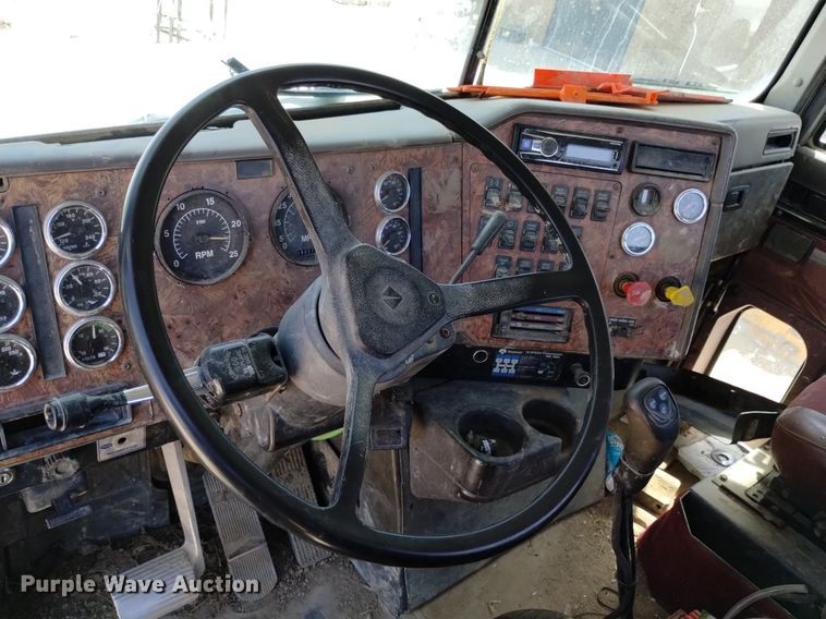 image for item DQ6112 1997 International 9200 water truck