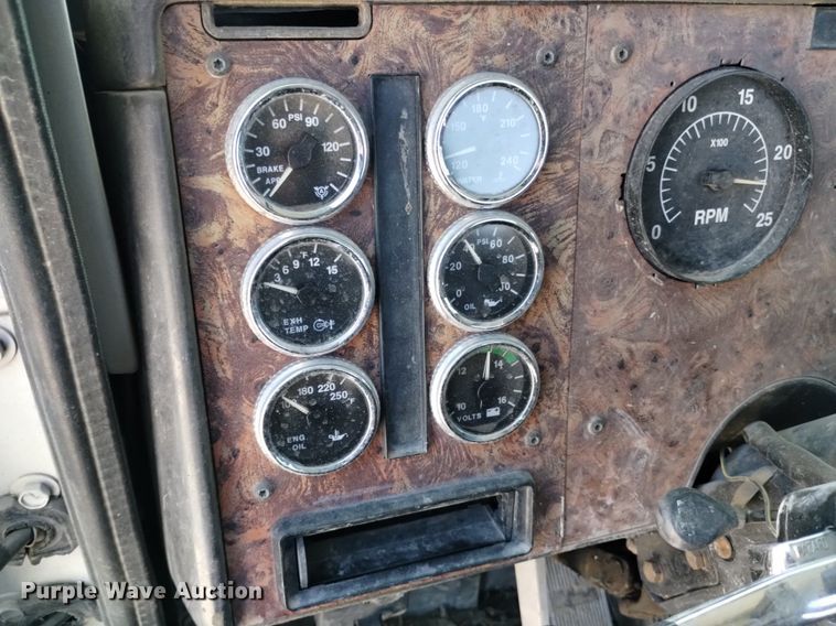 image for item DQ6112 1997 International 9200 water truck