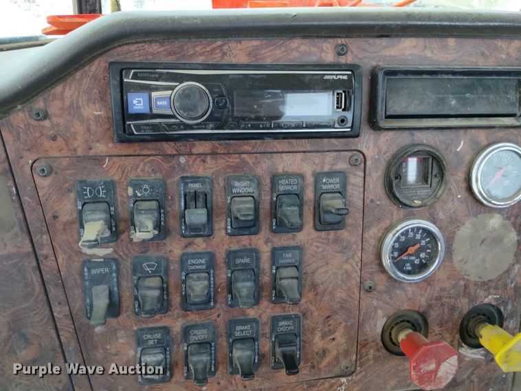 image for item DQ6112 1997 International 9200 water truck