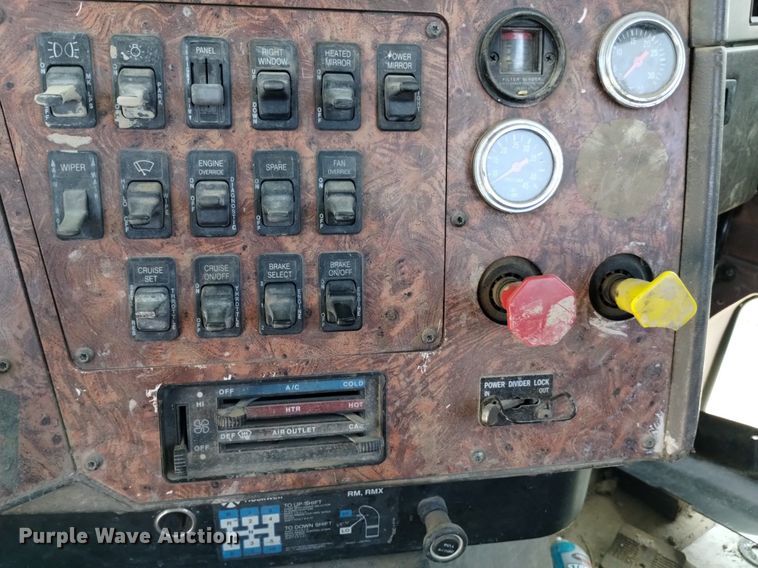 image for item DQ6112 1997 International 9200 water truck