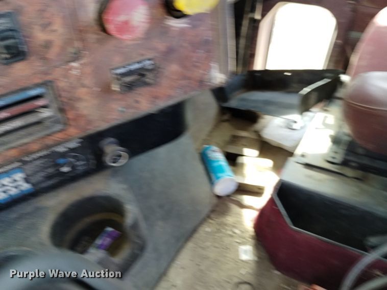 image for item DQ6112 1997 International 9200 water truck