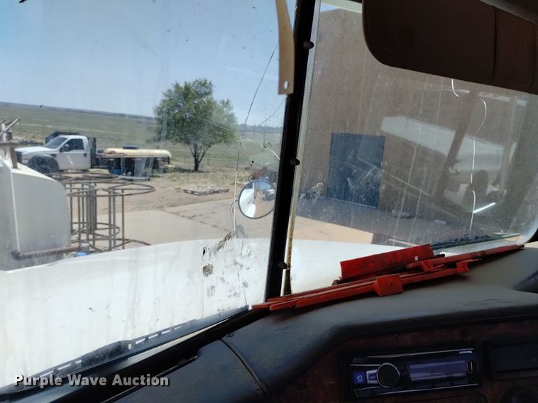 image for item DQ6112 1997 International 9200 water truck