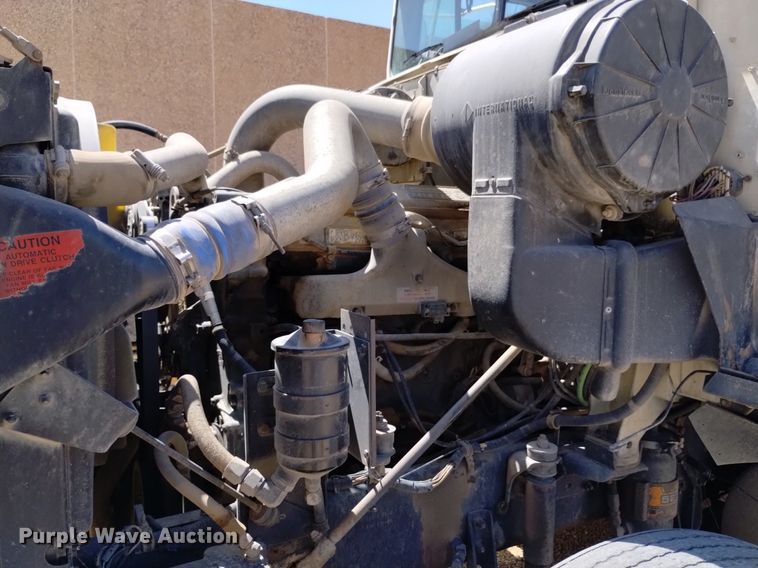 image for item DQ6112 1997 International 9200 water truck