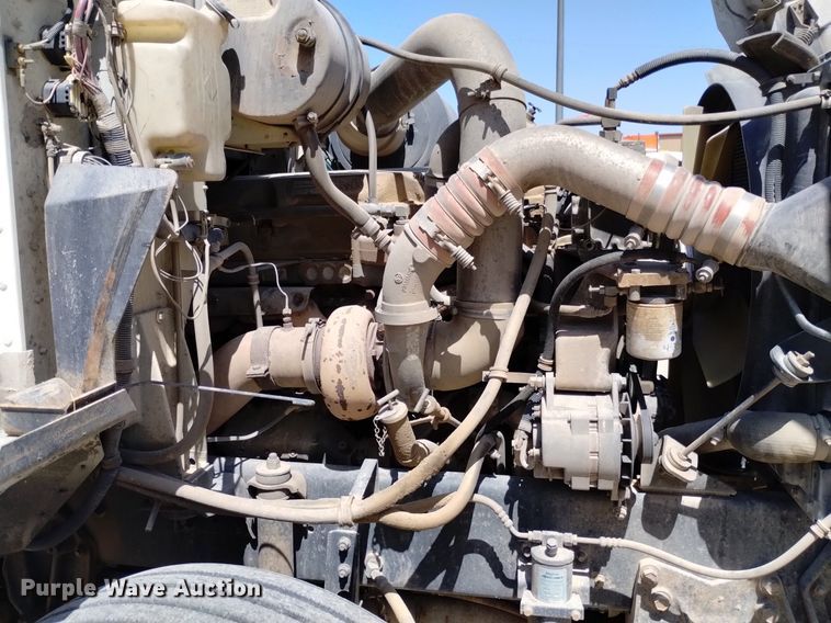 image for item DQ6112 1997 International 9200 water truck