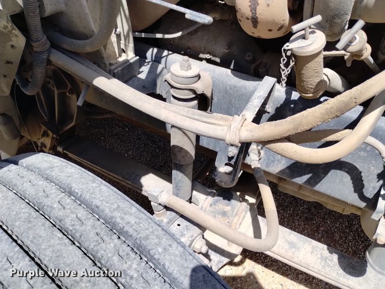 image for item DQ6112 1997 International 9200 water truck