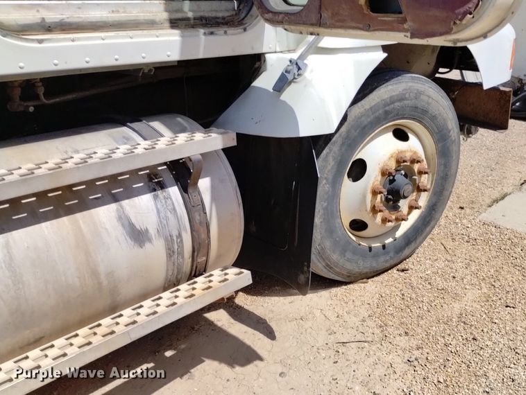 image for item DQ6112 1997 International 9200 water truck