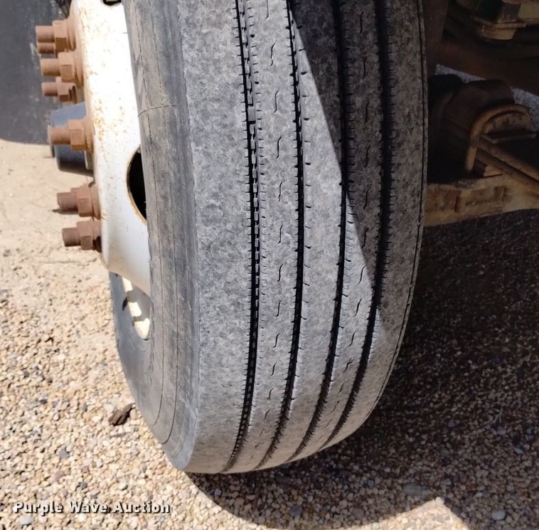 image for item DQ6112 1997 International 9200 water truck