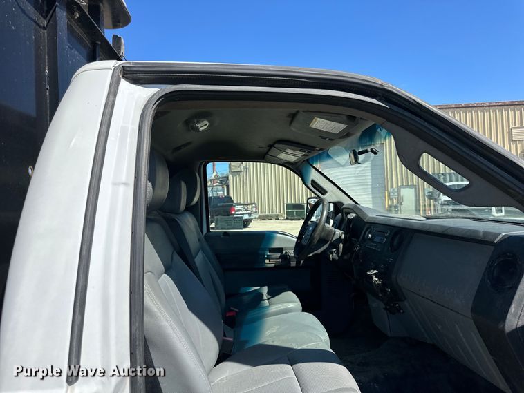 image for item DQ6434 2016 Ford F550 Super Duty XL flatbed truck