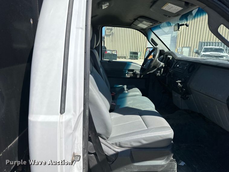 image for item DQ6434 2016 Ford F550 Super Duty XL flatbed truck