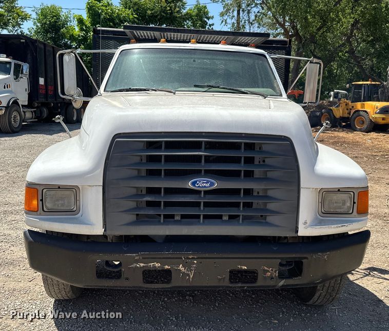 image for item DQ6772 1995 Ford F700 dump truck