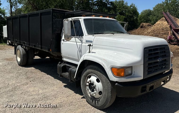 image for item DQ6772 1995 Ford F700 dump truck