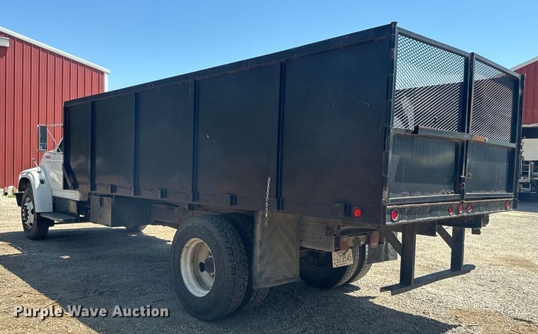 image for item DQ6772 1995 Ford F700 dump truck