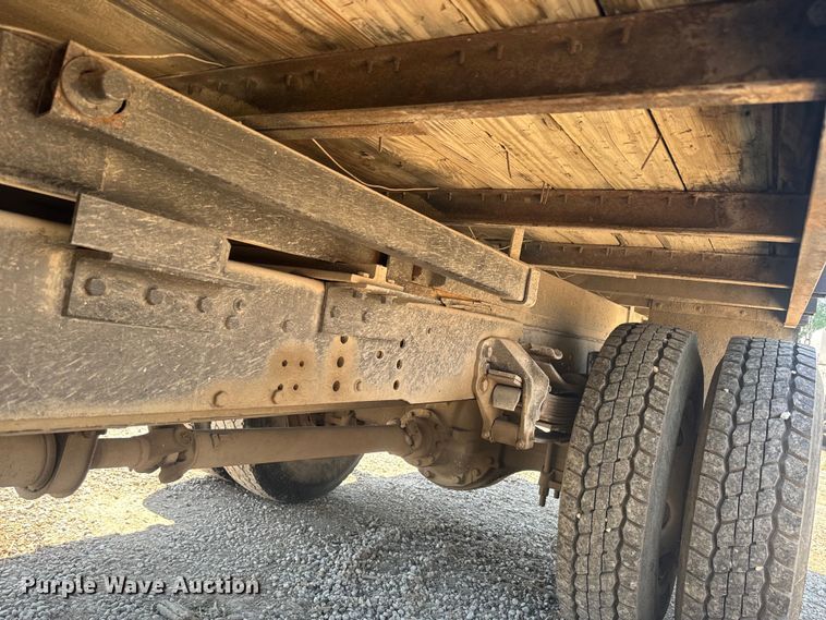image for item DQ6772 1995 Ford F700 dump truck