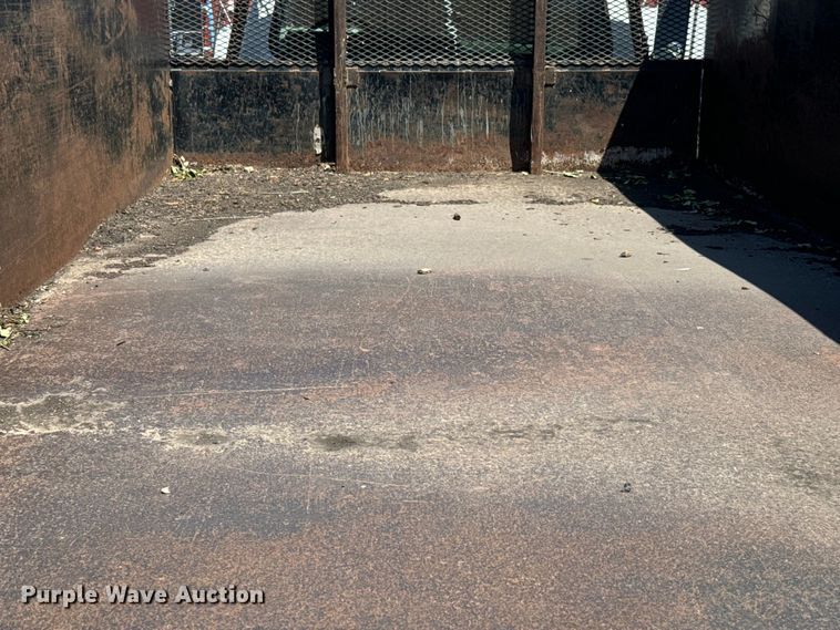 image for item DQ6772 1995 Ford F700 dump truck